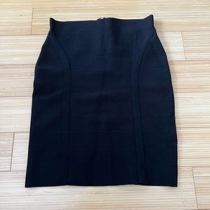 Guess pencil skirt in color black